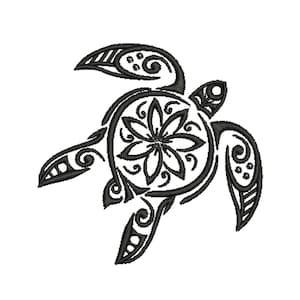 Peut inclure: Illustration en noir et blanc d'une tortue stylisée avec un motif floral au centre de sa carapace.