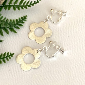 Handmade Silver Floral Clip-On Earrings Unpierced Lightweight Women&#39;s Jewelry
