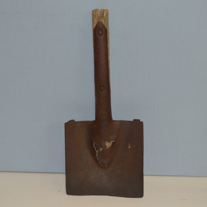 Vintage Rusty Square Spade , Circa 1940 Stone Shovel,   #622