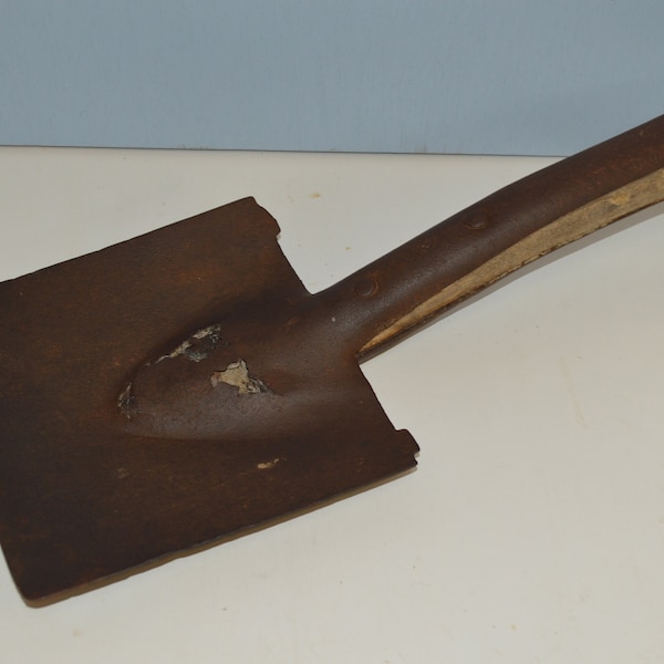 Vintage Rusty Square Spade , Circa 1940 Stone Shovel,   #622