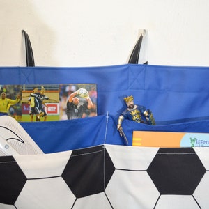 Wandutensilo 6 Taschen Fußball Fan Knallerbse Eine tolle Aufbewahrung im Jungenzimmer. Schafft Ordnung auf kleinstem Raum. Bild 4