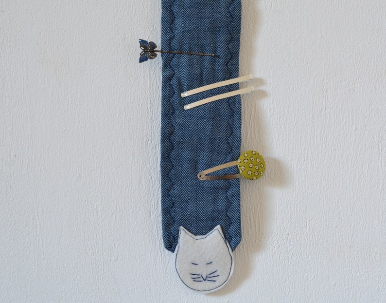 Large hair clip holder kitty firecracker The hair clip storage with cat in jeans blue creates order in the bathroom and children's room image 3