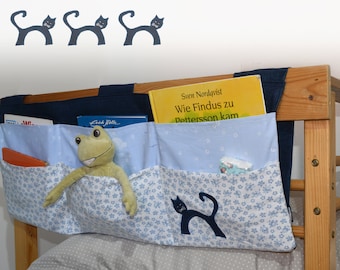 Großes Bettutensilo - 6 Taschen - Miezekatze Knallerbse  - Ordnung am Hochbett u. Jugendbett mit Blümchen u. Katze in blau weiß