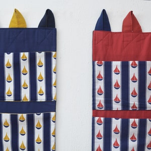 Maritime wall pockets Frau Knallerbse wall organizer with sailing boats in blue, white, red, mustard yellow, made from original 60s fabric image 3