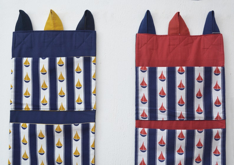 Maritime wall pockets Frau Knallerbse wall organizer with sailing boats in blue, white, red, mustard yellow, made from original 60s fabric image 3