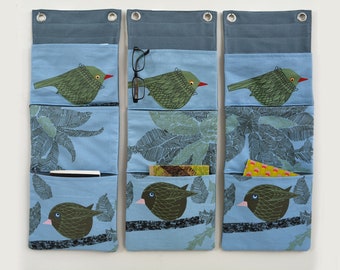 Wall pocket with birds - Mrs. Knallerbse - The colour-reduced hanging storage with green birds creates order in the smallest of spaces