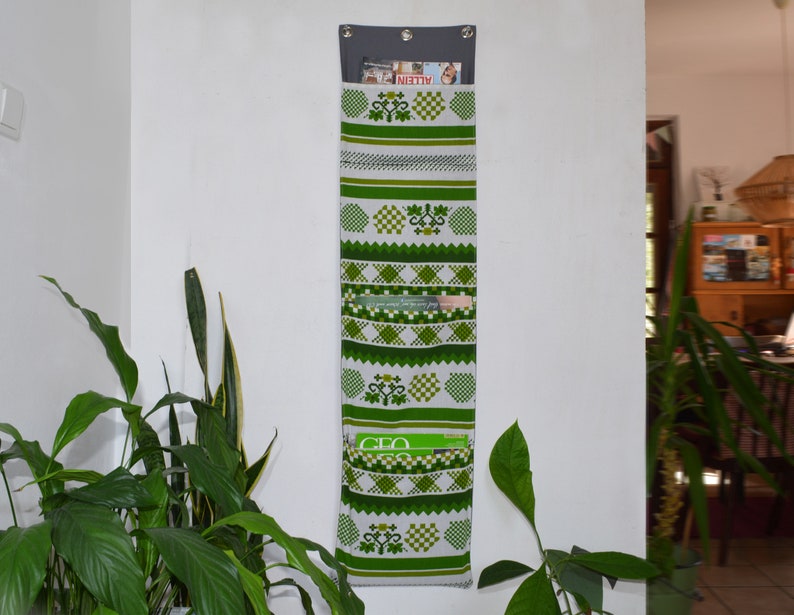 Großes Wandutensilo Pixel Frau Knallerbse Büroutensilo, Wandorganizer mit grafischem Muster in grün weiß Bild 1