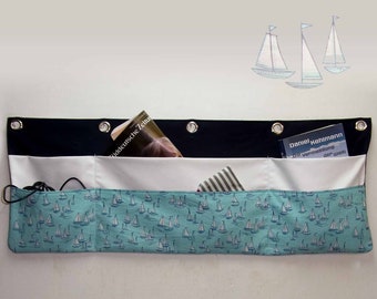 Wandutensilo - Seegelboote - Frau Knallerbse   -  Organizer für die Wand, für den Wohnwagen oder das Wohnmobil mit Seegelboot in blau weiß