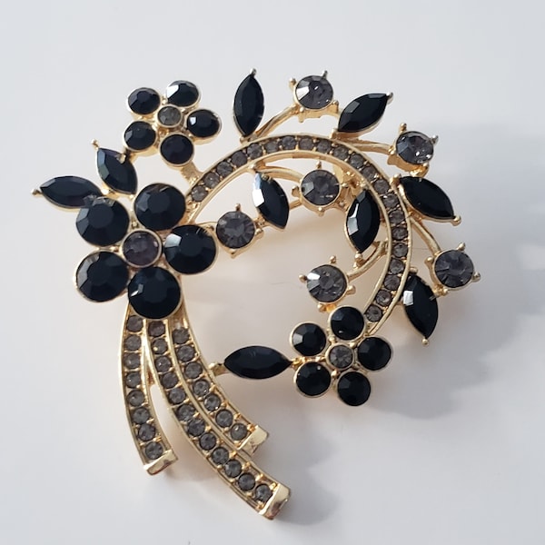 Anne Klein AK Signed Black Stone Flower Cluster Arched Brooch Pin
