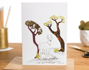 Tarjeta de felicitación hecha a mano con un ciervo en el bosque. Basada en la fábula El hermanito y la hermanita