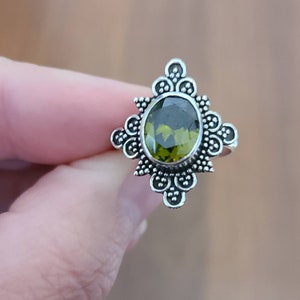 Genuine green peridot oval gemstone ring 925 sterling silver filigree diamond shape statement band August birthstone