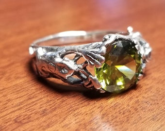 Froschring mit grünem Peridot-Edelstein, verziertes Band aus 925er Sterlingsilber mit August-Geburtsstein