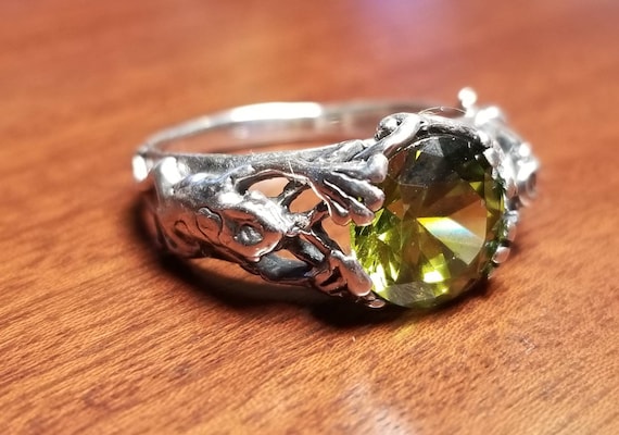 Frog Ring With Green Peridot CZ Gemstone 925 Sterling Silver