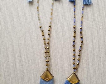 Collar con borla de cuentas hecho a mano – Collar largo bohemio azul para combinar con otras piezas
