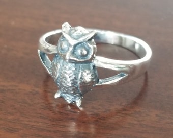 Sterling Silver Owl Ring – Nature-Inspired Minimalist Jewelry