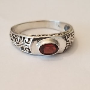 Red garnet oval gemstone ring 925 sterling silver spiral filigree band
