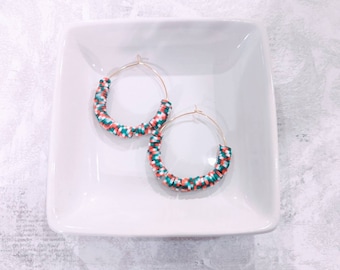 Pendientes de aro de oro de cuentas Hishi, pendientes de aro de Navidad, pendientes de aro rojo, verde y blanco