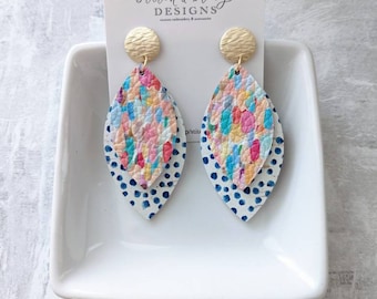Boucles d'oreilles en cuir en forme de feuille avec mélange de couleurs, boucles d'oreilles en cuir feuille, boucles d'oreilles en cuir confettis, boucles d'oreilles en cuir tendance