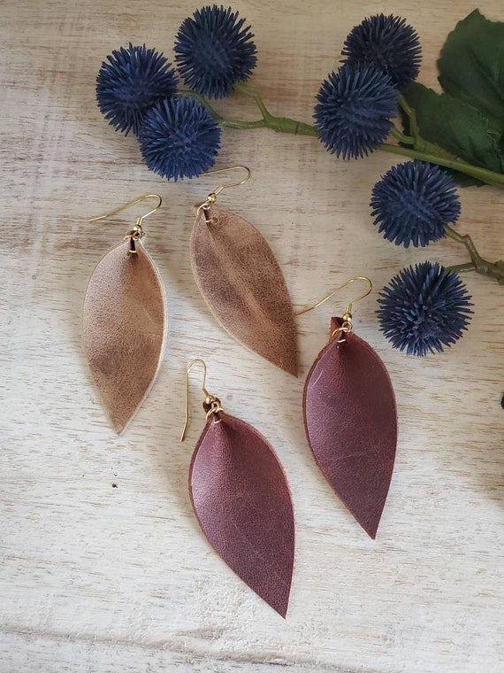 Boucles d oreilles en cuir petale boucles d oreilles en cuir veritable boucles d oreilles en cuir feuille boucles d oreilles en cuir marron boucles d oreilles feuille pincees Etsy France