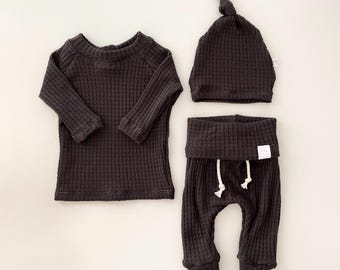 Black Waffle Knit Baby Outfit - Personalized Newborn Coming Home Outfit | Unisex Baby Clothes | Infant Hospital Outfit | Modern Baby