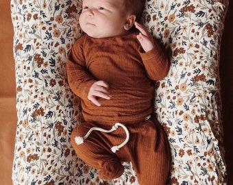 Copper Rib knit baby girl outfit, neutral baby girl clothing, fall girl clothes, footie leggings, boho baby, footie newborn pants.