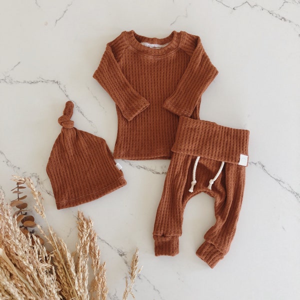 Copper waffle baby clothes, rust orange baby clothes, newborn boy clothes, gender neutral, breathable soft clothing, boho baby clothes.