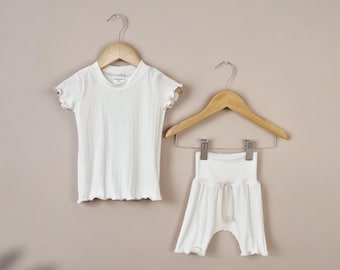 Conjunto de shortie de niña blanco, traje de bummies camisa de manga corta, pantalones cortos, ropa de verano para niña, bummies modernos simples - Pointelle Knit.