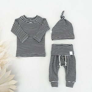 Black + White stripes baby outfit, mutual baby clothes, rib knit, baby boy clothes, modern baby, preemie, newborn, 0-3m, 3-6m, 6-9m, 12-18m.