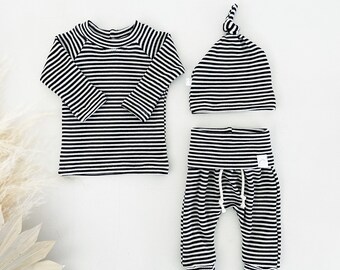 Black + White stripes baby outfit, mutual baby clothes, rib knit, baby boy clothes, modern baby, preemie, newborn, 0-3m, 3-6m, 6-9m, 12-18m.