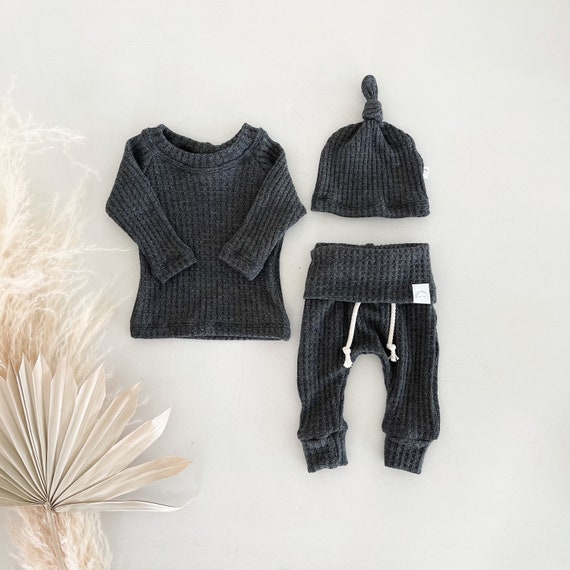 Charcoal Gray Waffle Set, Baby Boy Clothes, Gender Neutral Newborn Coming Home  Outfit, Hospital Outfit, Preemie, 0-3m, 3-6m, Simple Outfit. 