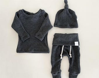 Charcoal Gray Waffle Knit Baby Outfit – Gender Neutral Newborn Coming Home Set