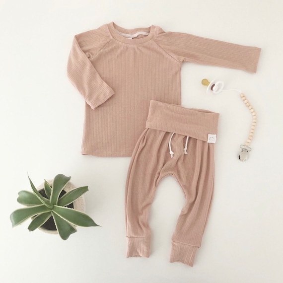 Vêtements bébé fille en tricot côtelé rose, tenue de printemps