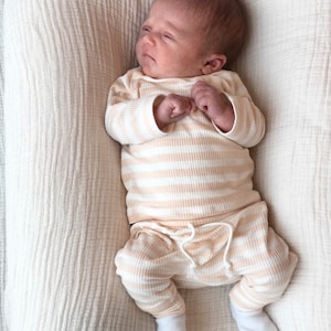 Pink + White stripe baby girl clothes, spring newborn girl going home outfit, minimal girl set, pastel outfit, muted tone, 2 piece set, 0-3m