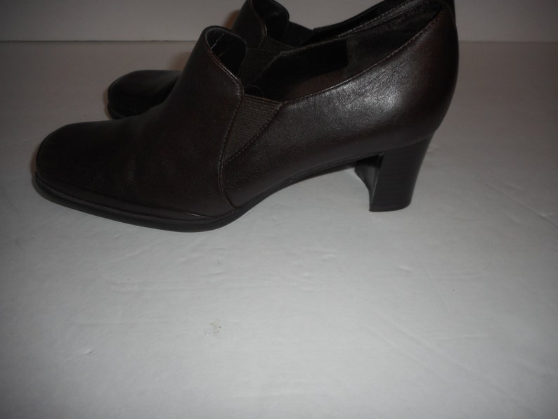 ON SALE Really Cute Brown Color Leather Booties by Aerosoles size 6.5B Nice