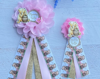 Broche para baby shower de Winnie the Pooh, para futura mamá.