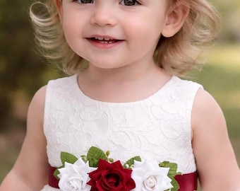 Faja para niña de las flores en color burdeos y blanco, cinturón floral para vestido de novia