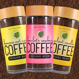 Granos de café molidos • Café colombiano con sabor a postre • Chocolate y frambuesa • Crema de plátano y nueces • Vainilla y avellana • Saborizante totalmente natural