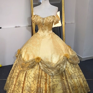O lindo vestido Belle, nova versão da Mollynguyendesign - Cosplay da Bela