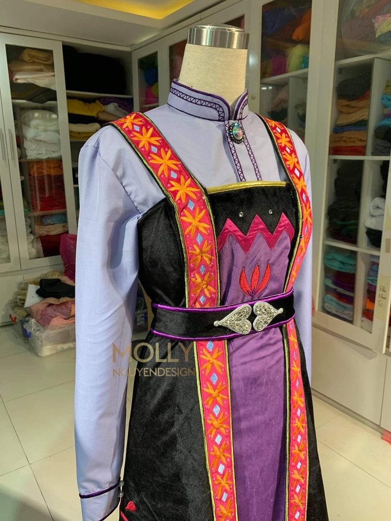 queen iduna cosplay