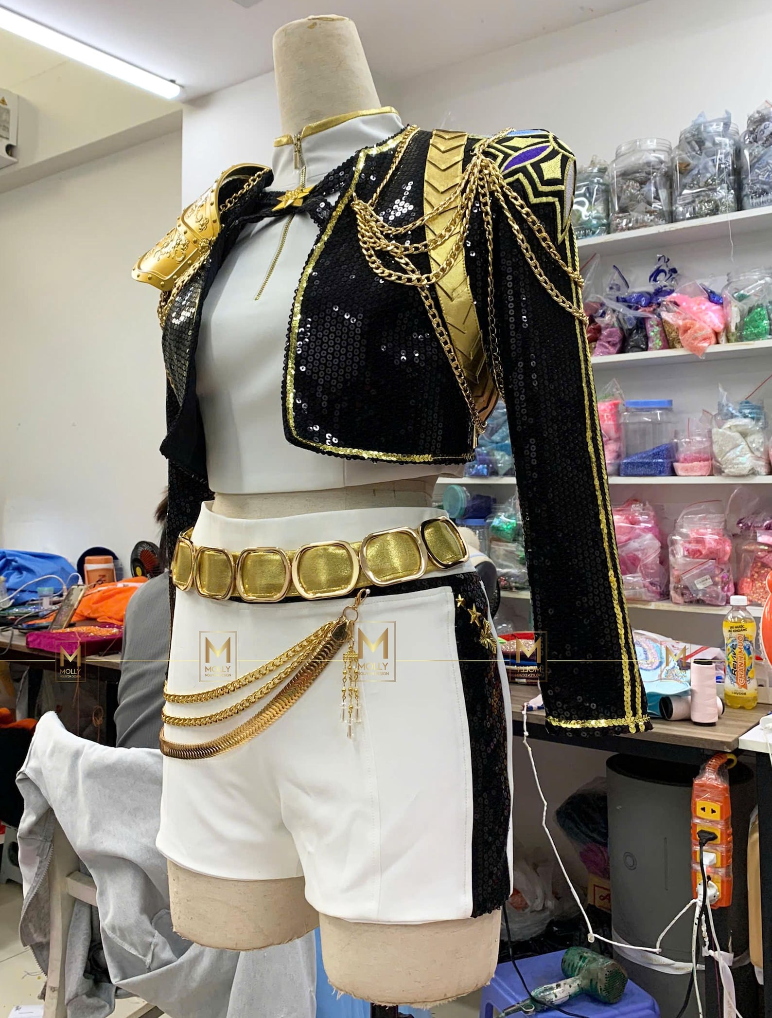 Rumi K-pop Cosplay Costume - the Full Set of Rumi's Black and Gold ...