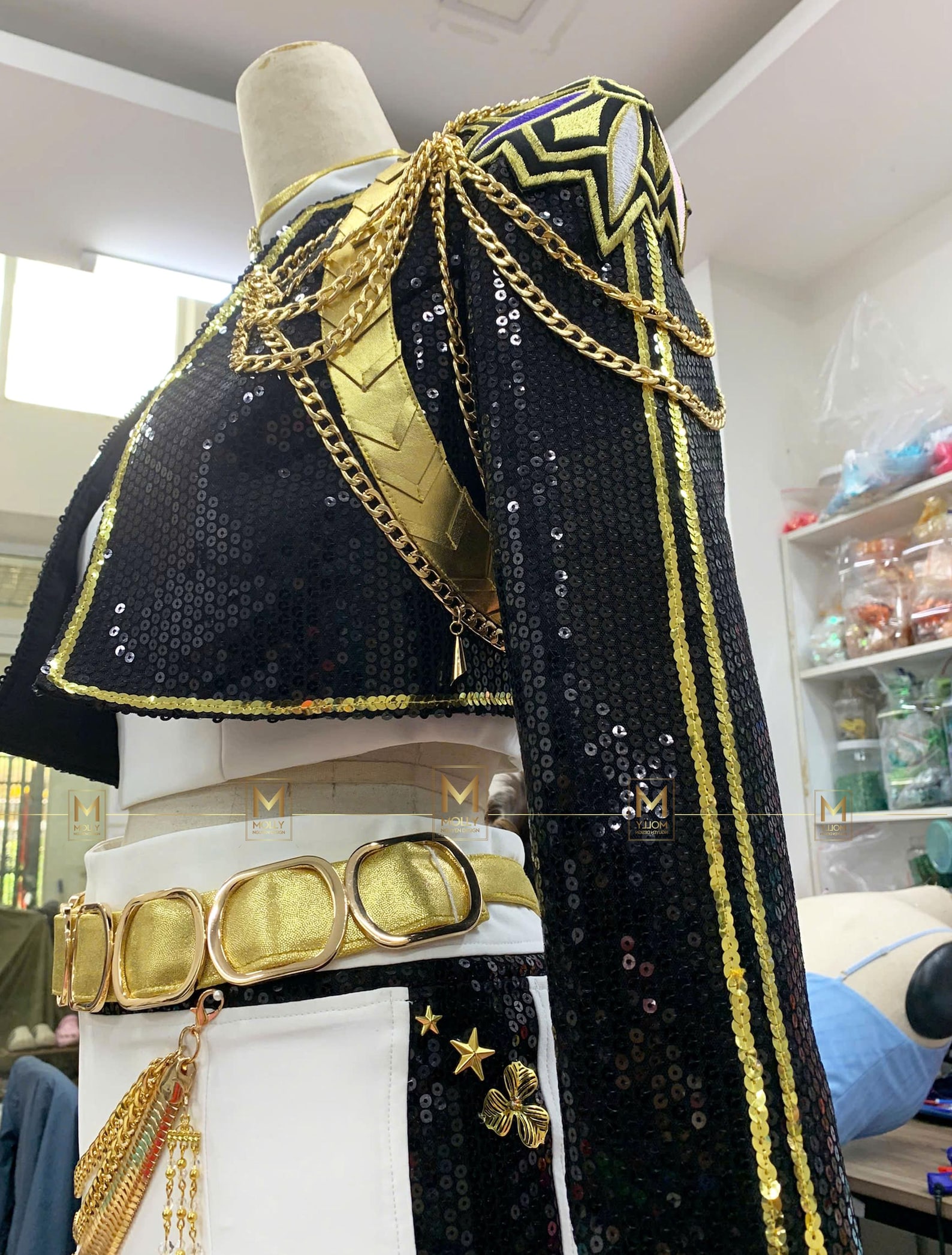 Rumi K-pop Cosplay Costume - the Full Set of Rumi's Black and Gold ...