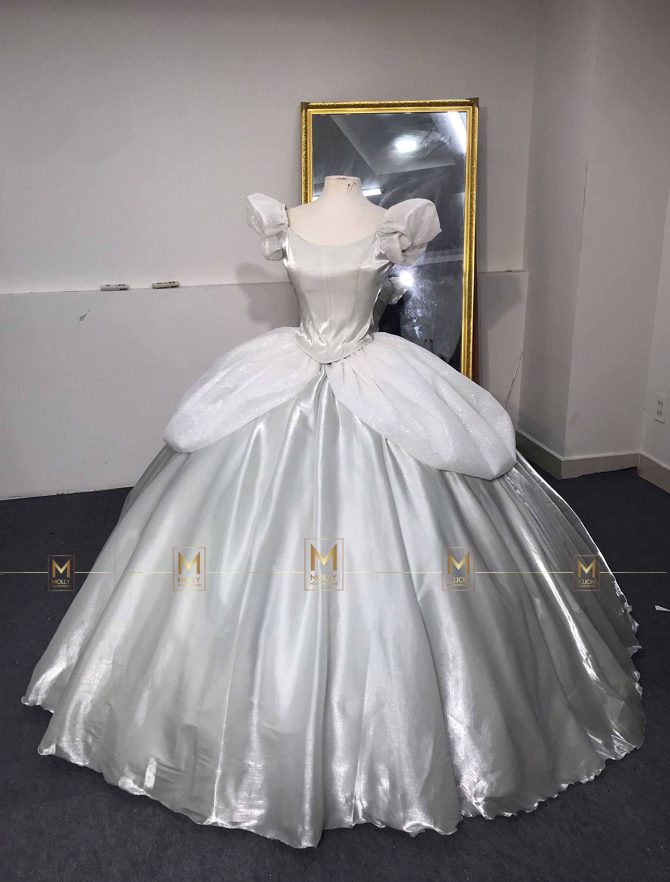 【専用】泡ちゃん様 シンデレラ豪華版ドレスS オリジナルのドレスを作って シンデレラになりました。 ドレスはこの