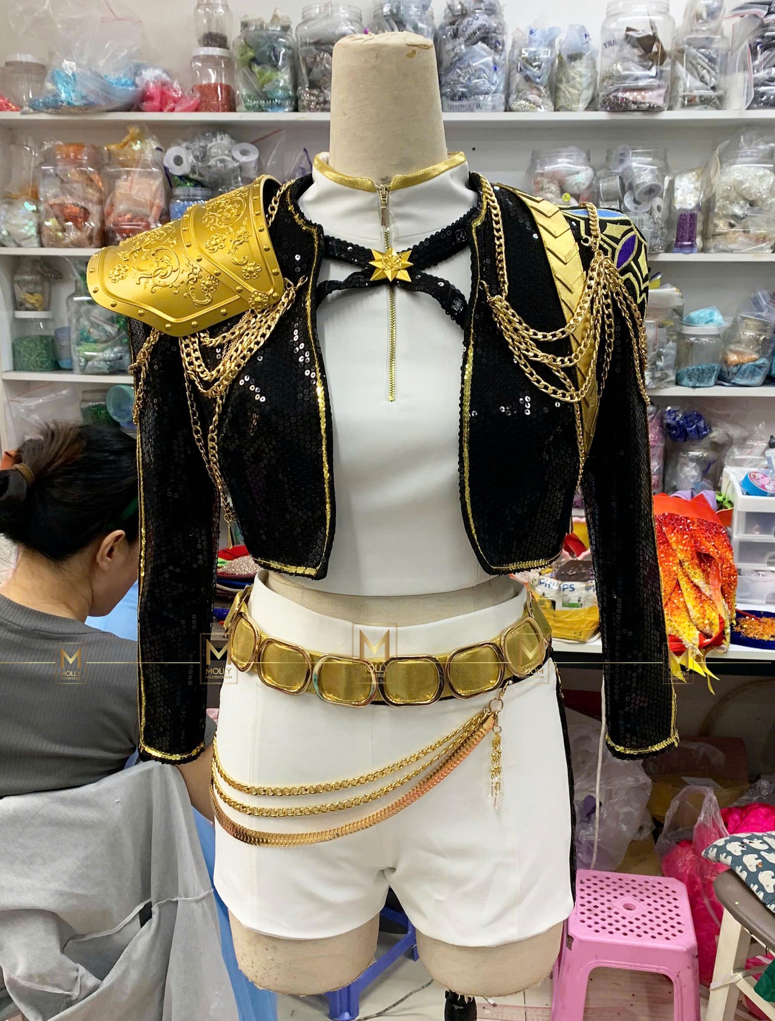 Rumi K-pop Cosplay Costume - the Full Set of Rumi's Black and Gold ...