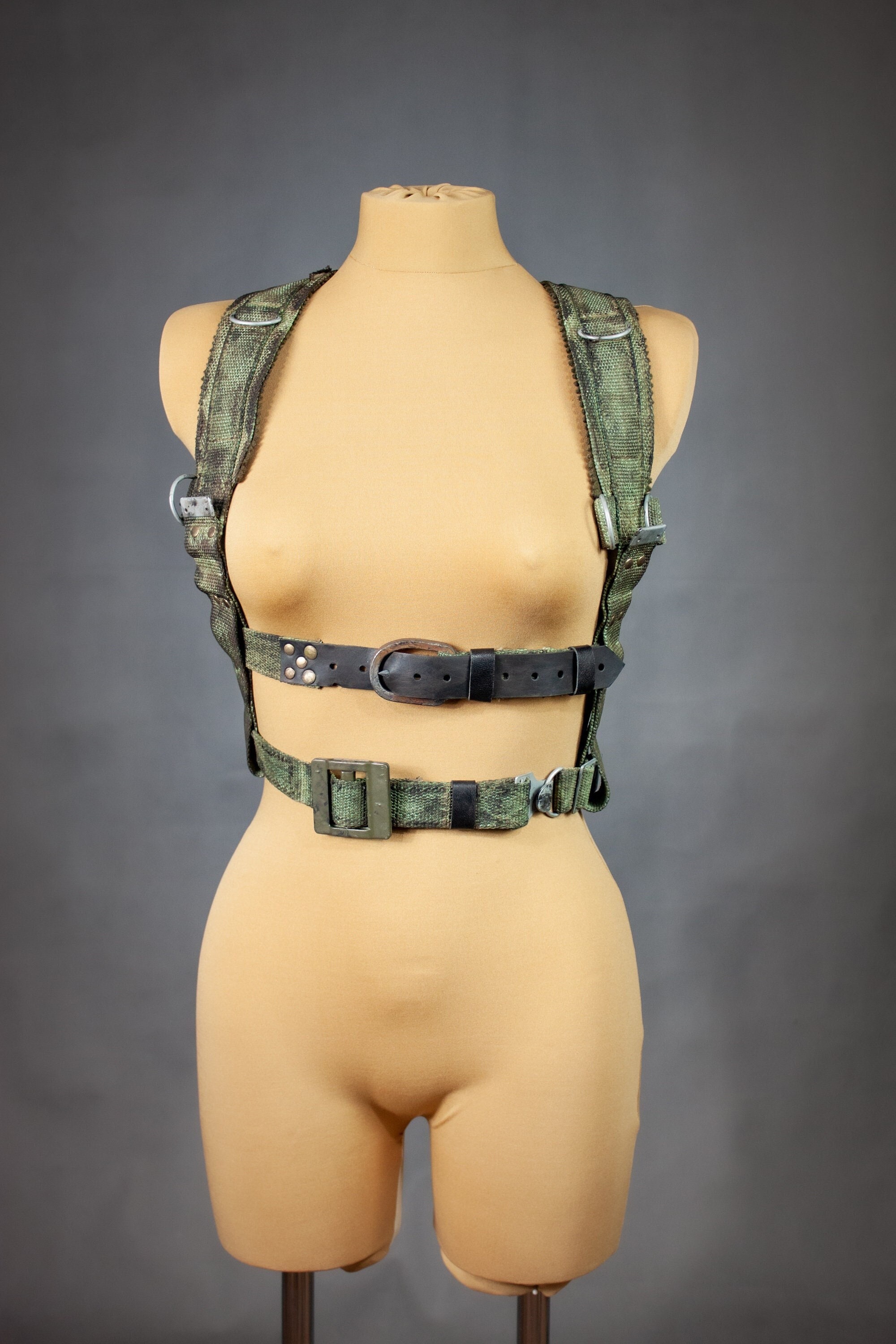 Army Style Harness Militär Straps Postapokalyptischer Body Harness Post  Apocalyptic Grüne taktische Gurte LARP Käfig-BH Wasteland Lingerie -   Schweiz