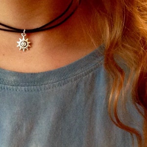 Adjustable Double Wrapped Choker - Black Cord Choker Necklace - Flower Sun Charm - Sunflower - Hippie Boho 90s Grunge Festival Look