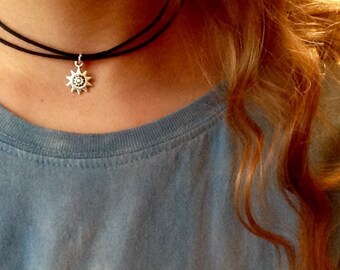 Adjustable Double Wrapped Choker - Black Cord Choker Necklace - Flower Sun Charm - Sunflower - Hippie Boho 90s Grunge Festival Look