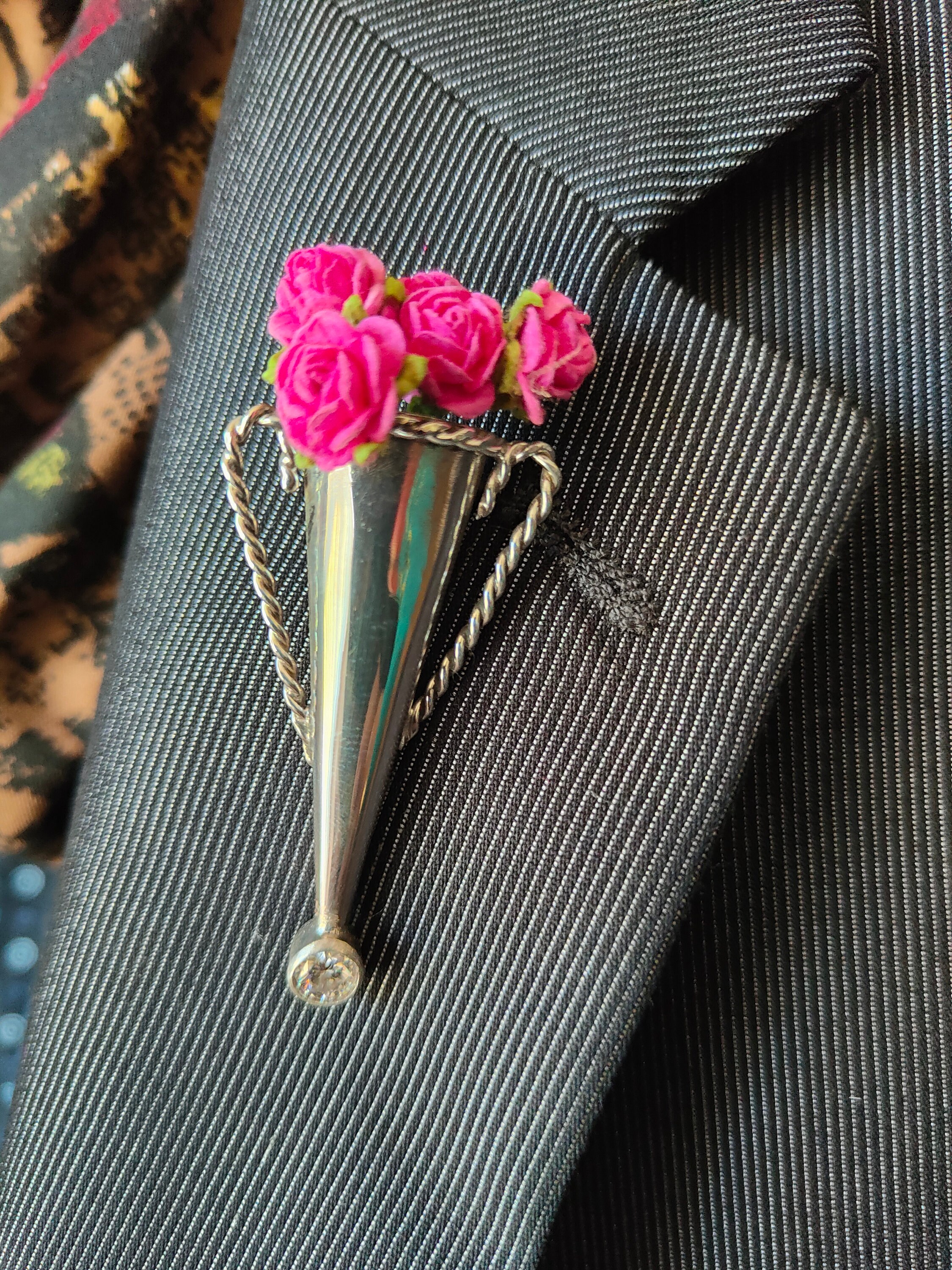 Poirot lapel pin best sale vase