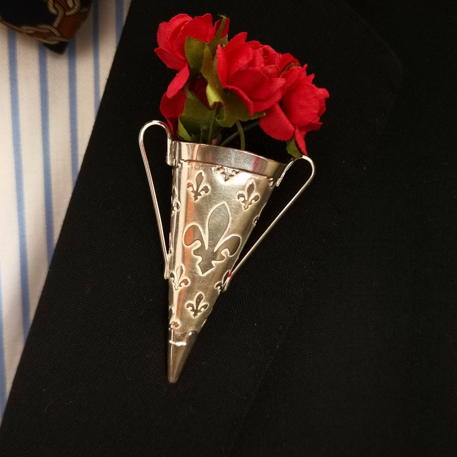 Men's flower lapel pin Boutonnière pour costume Men's flower lapel pin Boutonnière pour costume