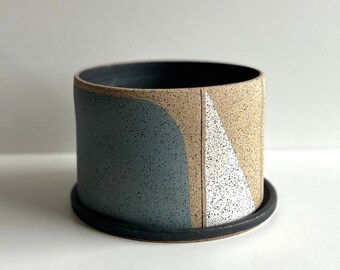 MODERN GEOMETRIC Ceramic Planter with drip tray and drainage hole. Made with speckled stoneware clay.