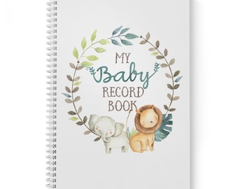 Può includere: Un quaderno bianco a spirale con un'illustrazione ad acquerello di una ghirlanda di foglie con un elefante e un leone. Il testo "My Baby Record Book" è al centro della ghirlanda.